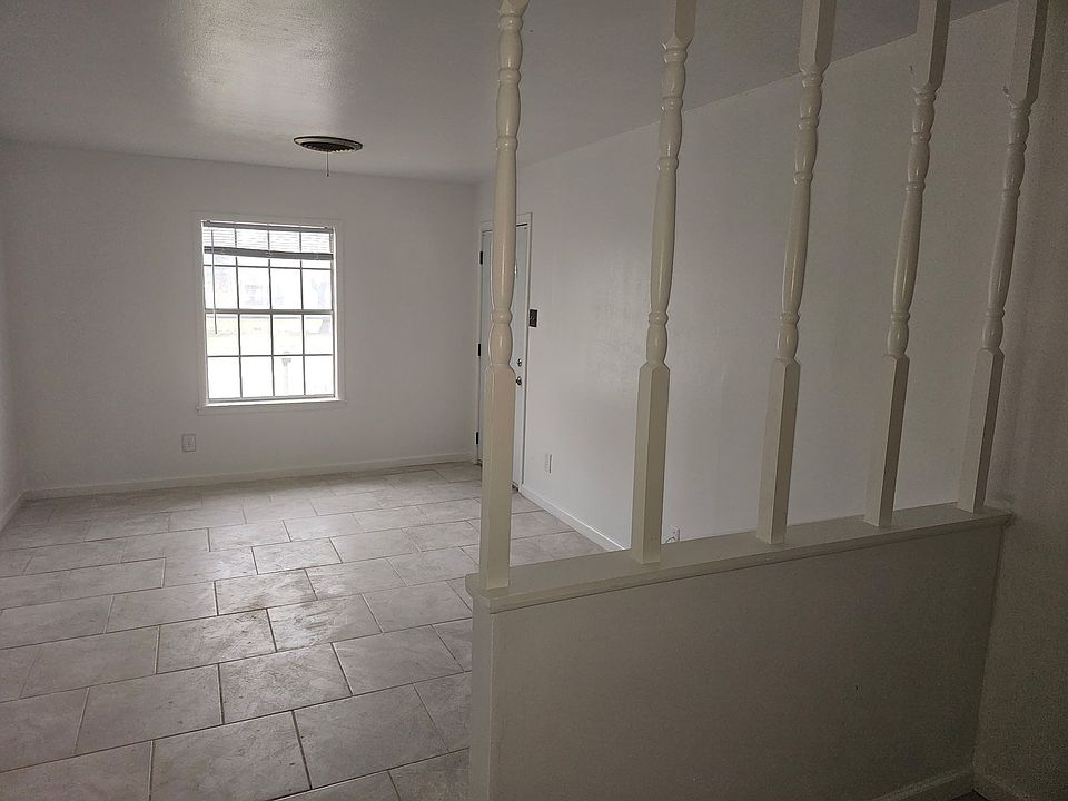 1st image of 701 W Sadosa St