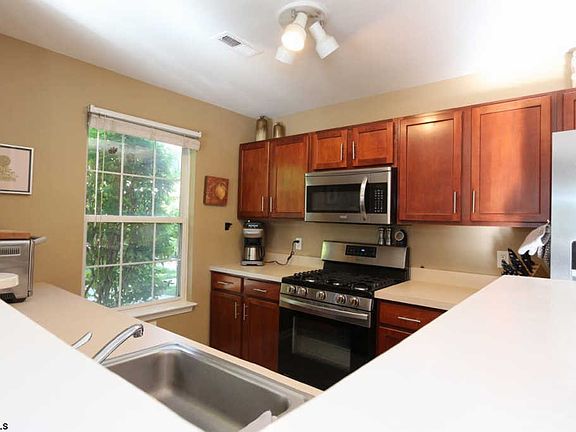 5th image of 1511 Thomas Jefferson Ct #1511