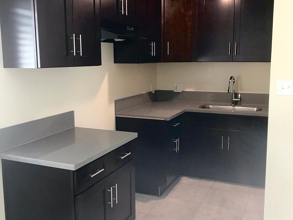 1st image of 221 E Burnett St APT 3
