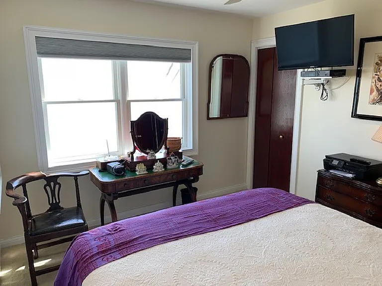 49 Canoe Place Rd #214 — Photo 18