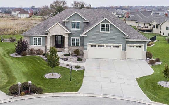 3rd image of 371 Clermont Ct