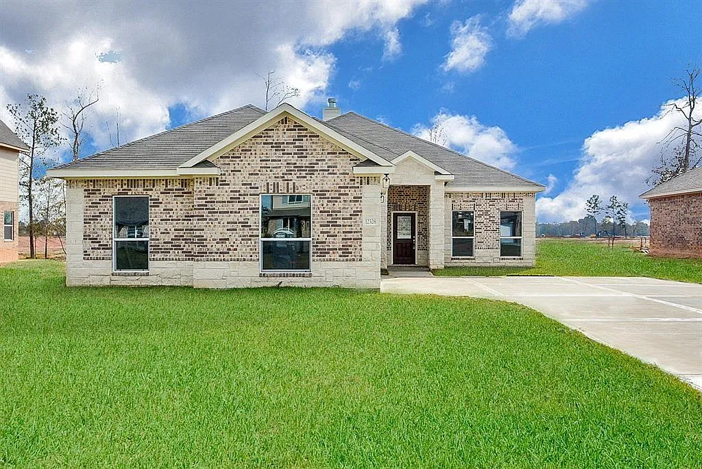 3 bed, 2.5 bath, 2300 sqft, $2,490 — Photo 2
