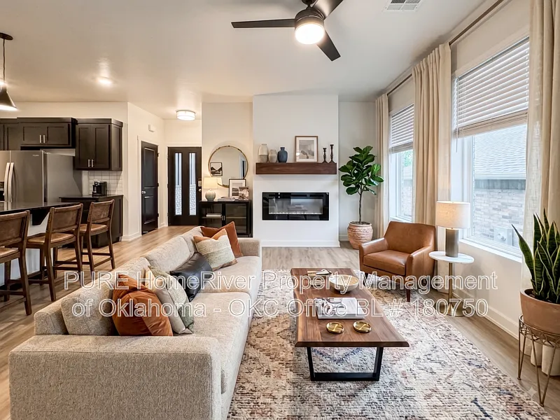 4 bed, 2.0 bath, 1633 sqft, $2,095 — Photo 2