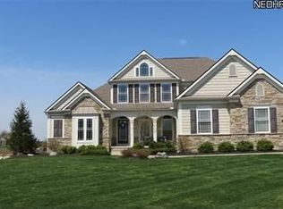 705 E Homestead Dr, Aurora, OH 44202