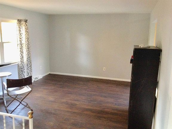 4th image of 834 Wesley Dr