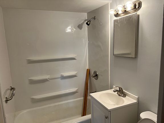 5th image of 737 May St Unit 2