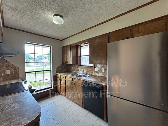 5th image of 5410 Mary Dr