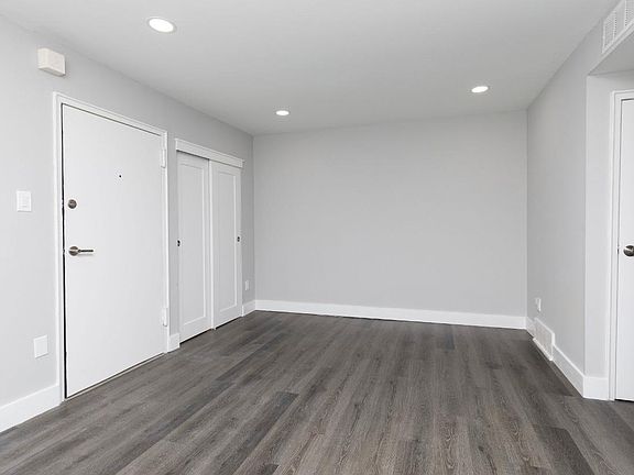 4th image of 425 Domino Ln #7439dba3f