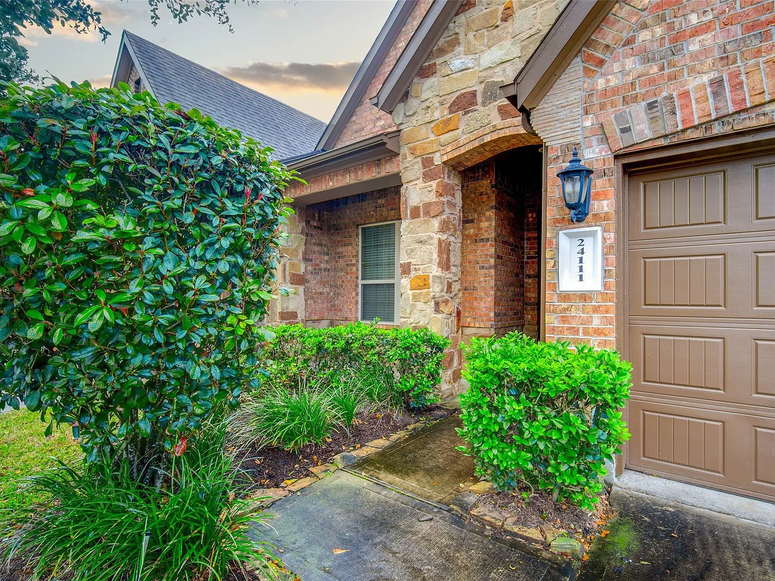 3 bed, 6.0 bath, 2881 sqft, $3,200 — Photo 4