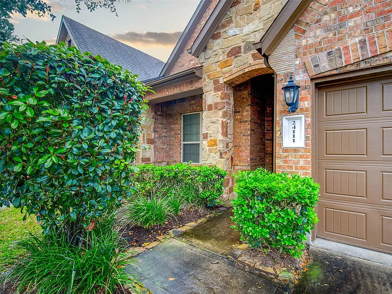 24111 Valencia Ridge Ln — Photo 4