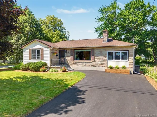 18 Floral Ave, Fredericton, NB E3A 1K7