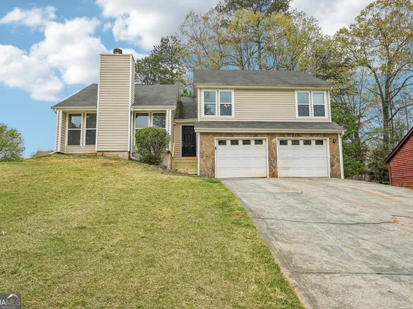 909 Chapman Cir, Stone Mountain, GA 30088