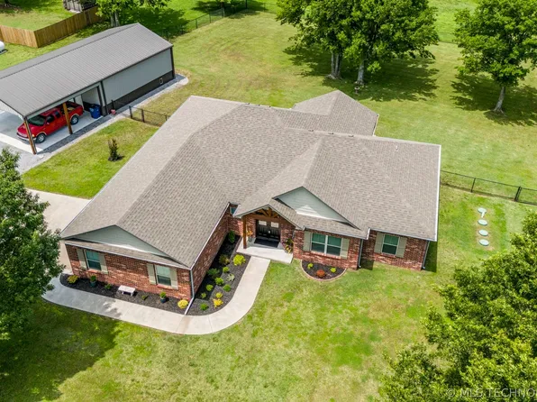 410 Twin Creeks Ln, Pryor, OK 74361