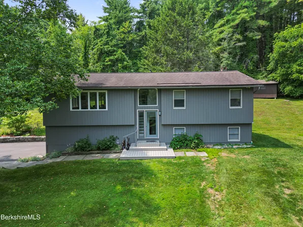 9 Abbey Hill Dr, Great Barrington, MA 01230