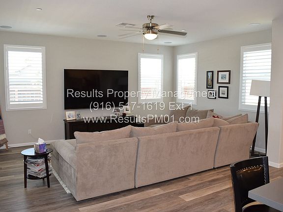 3rd image of 7121 Castle Rock Way