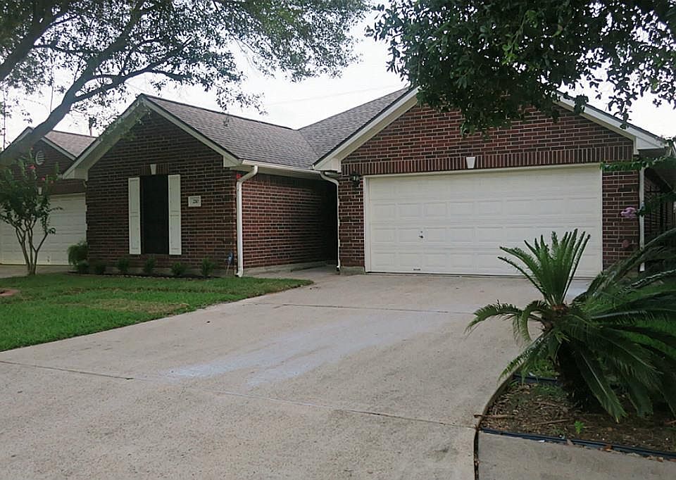 1st image of 210 Live Oak Ln