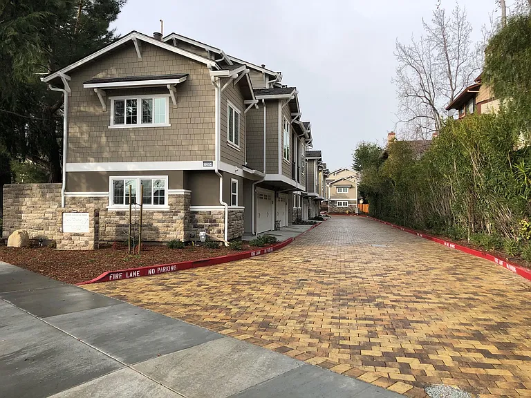 2233 Ida Dr — Photo 3