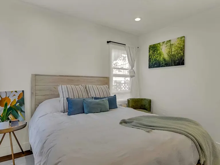 2542 Wilbur St — Photo 9