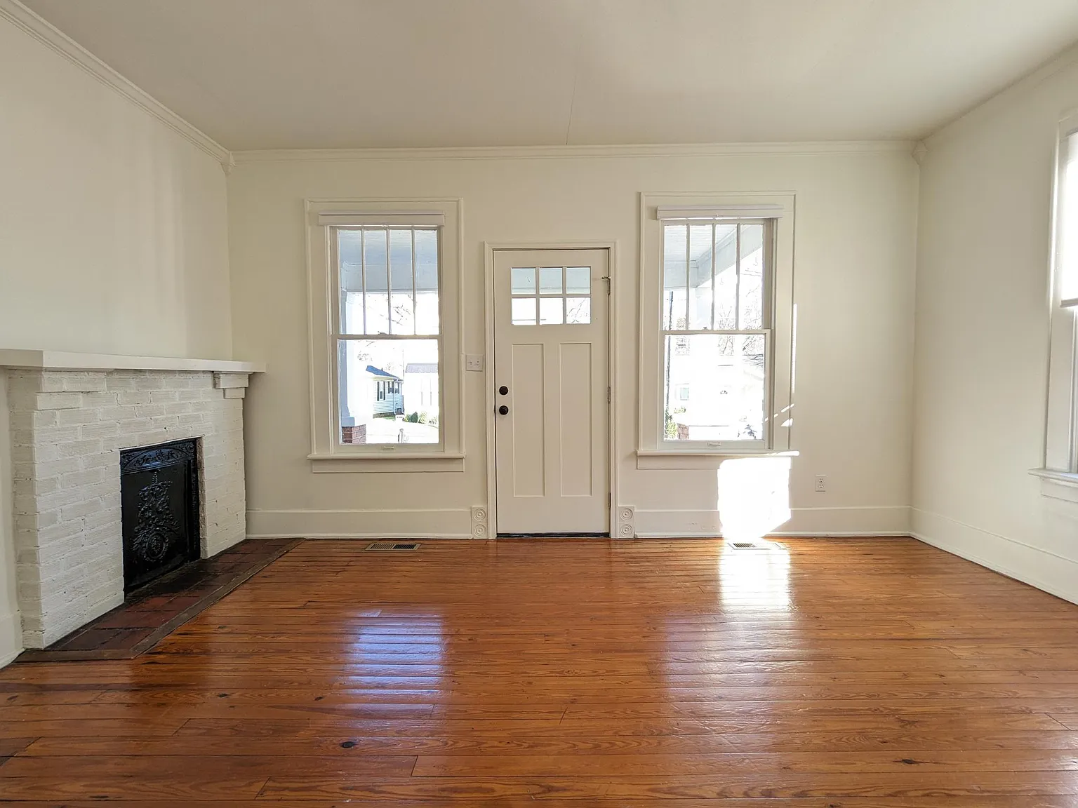 3 bed, 1391 sqft, $2,295 — Photo 3