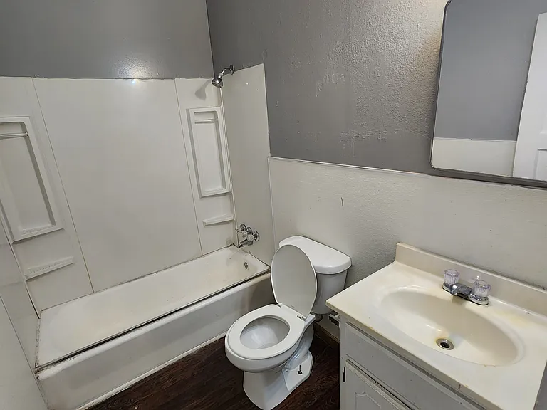 227 N Hope St — Photo 4