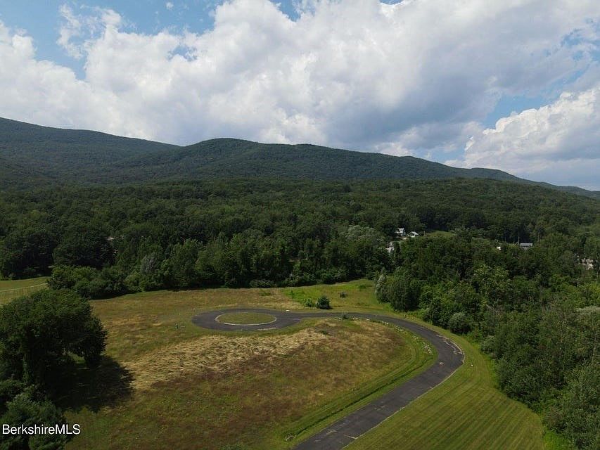 1st image of 9 W Maple St