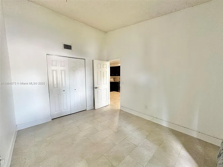 4245 S Pine Island Rd — Photo 14