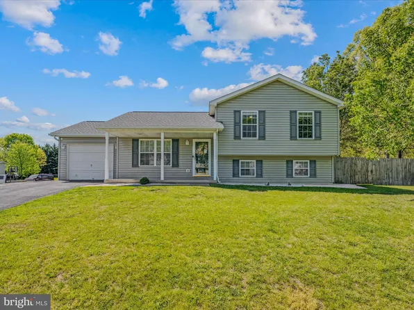 107 Longwood Dr, Bunker Hill, WV 25413