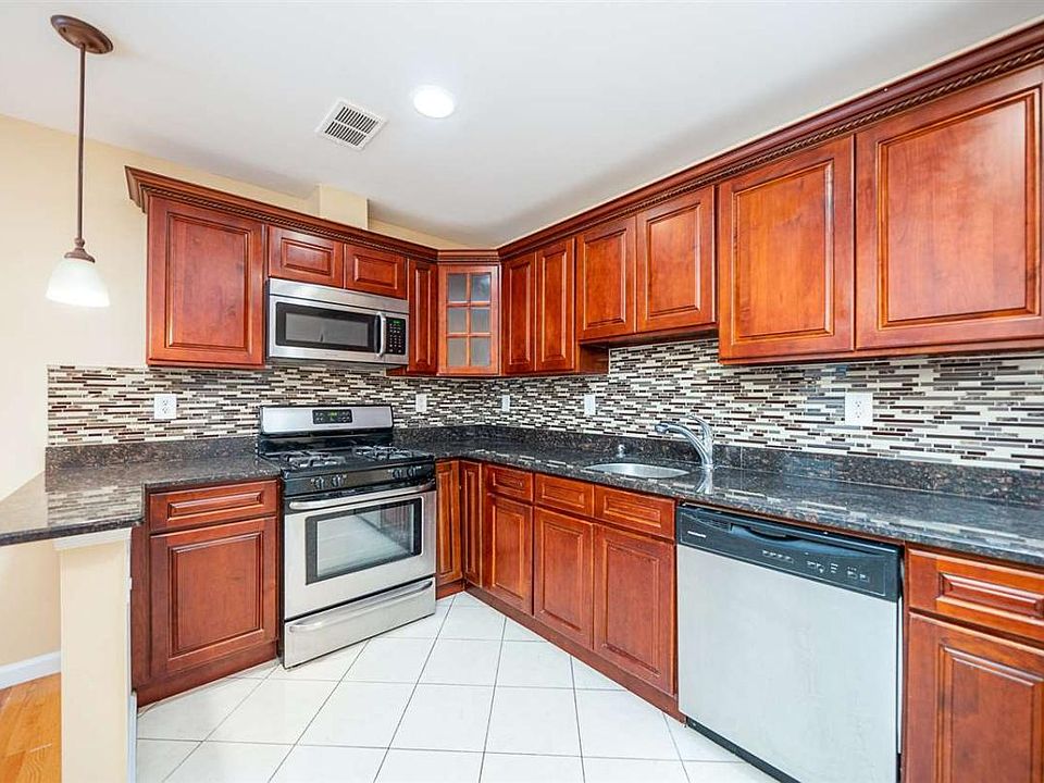 All appliances included: Microwave, gas stove, dishwasher and fridge