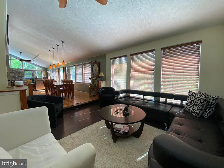 1251 Hinton Dr — Photo 28