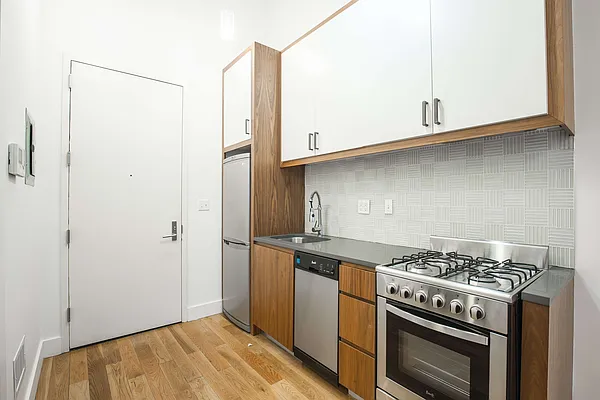 Rented by Nooklyn NYC LLC | media 31