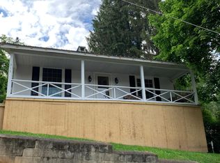 315 Tennessee St, Mount Hope, WV 25880