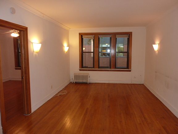 5th image of 642 W Waveland Ave #2