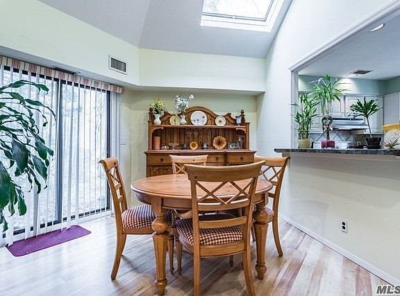 4th image of 60 Laurel Cres
