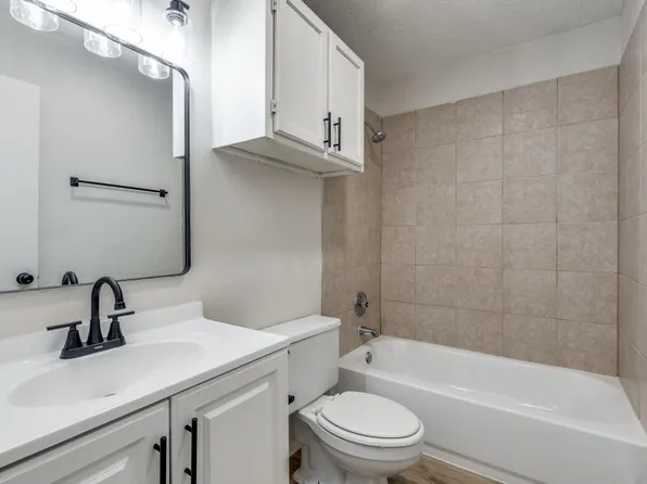 418 S Las Vegas Trl #1, Fort Worth, TX 76108