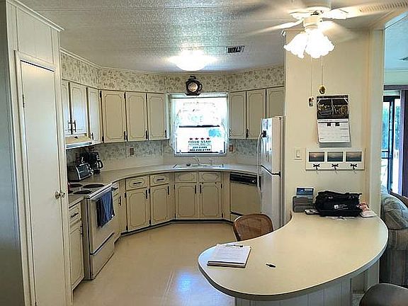 3rd image of 1135 Hudson Way