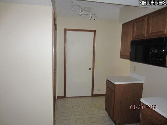 3rd image of 1810 Meadowland Dr Unit 8