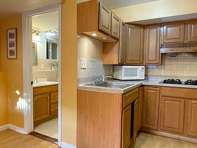 2 Thomas St #B — Photo 16