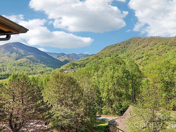 3rd image of 348 Valley Creek Dr