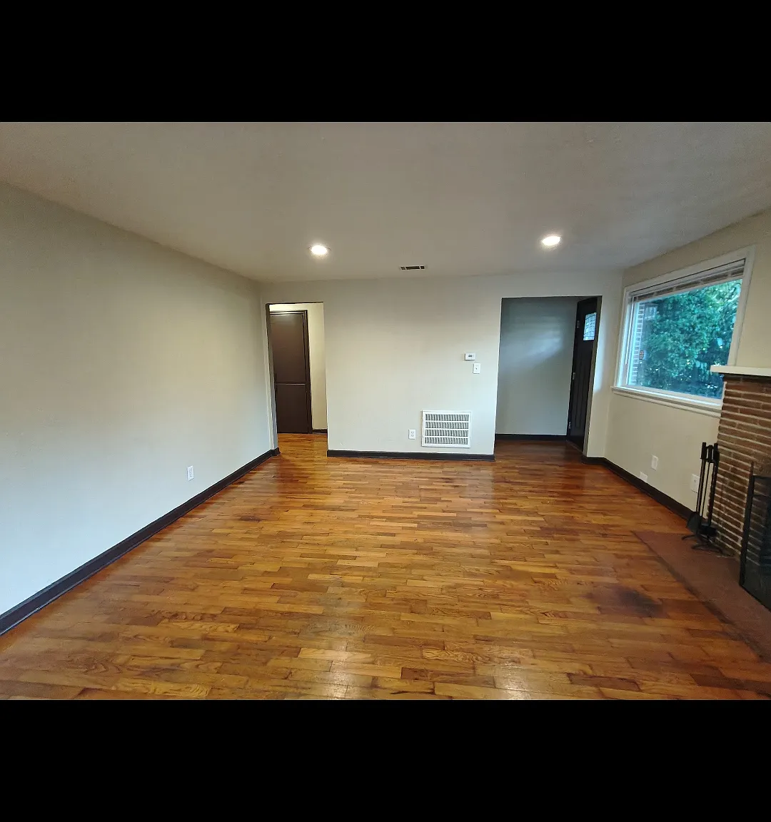 2 bed, 1.5 bath, 1111 sqft, $2,400 — Photo 3