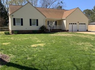 105 Crest Lake Ct, Yorktown, VA 23693
