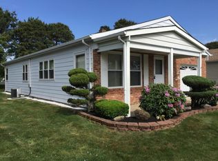 16 Chateux Ln, Toms River, NJ 08757