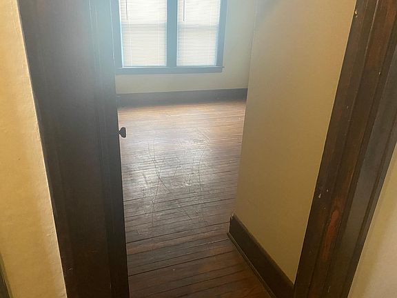 5th image of 422 W Midlothian Blvd