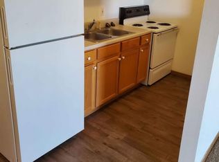 1422 Irish Dr APT 4, Waterloo, IA 50701