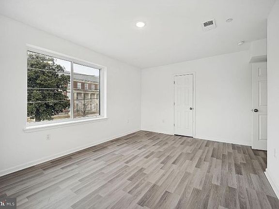4th image of 1642 16th St SE APT 3