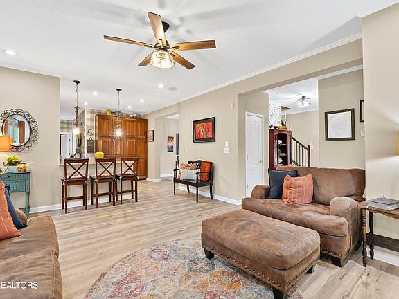4th image of 354 Alexis Ln