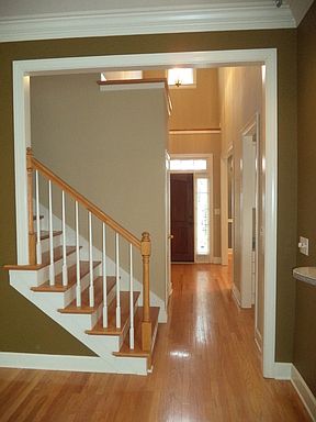 2nd image of 832 Castlemaine Dr