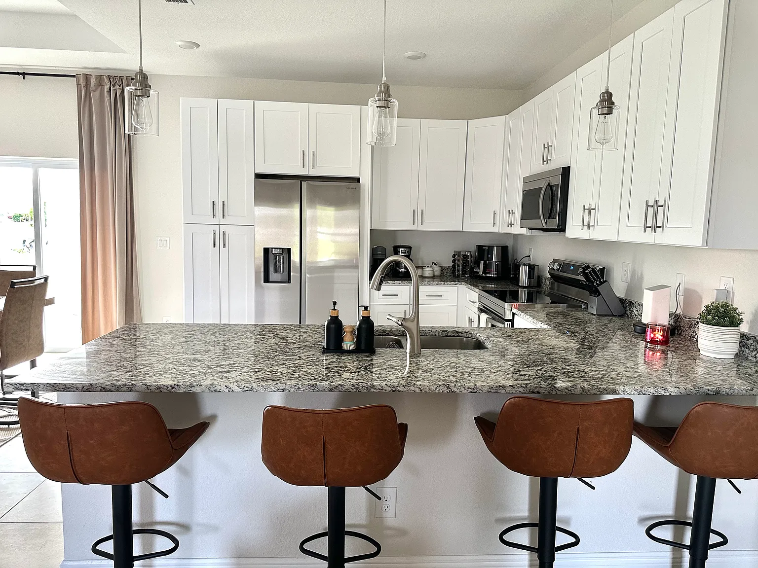 3 bed, 1465 sqft, $2,350 — Photo 3