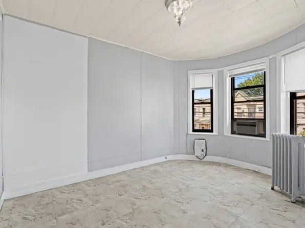 61 Clendenny Avenue image 16 of 20