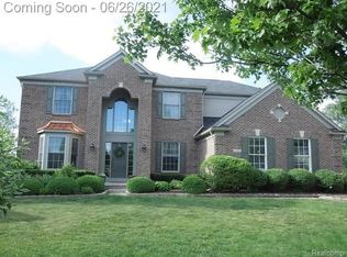 1855 Avon Glen Ln, Lake Orion, MI 48360