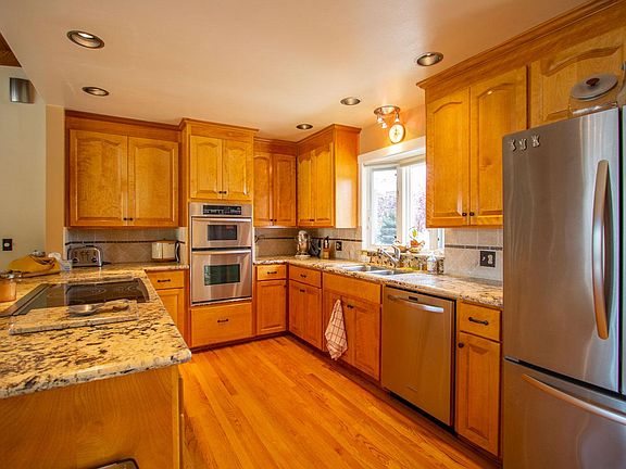 3rd image of 114 Bradley Dr